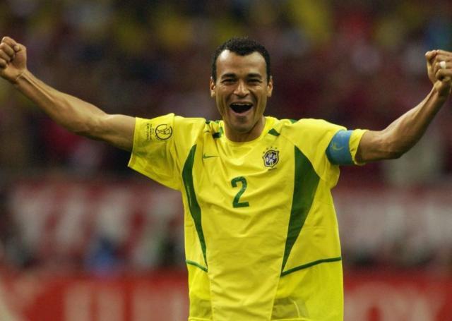 开云官方网站-2022年2月22日，会让我们想到哪些传奇右后卫？